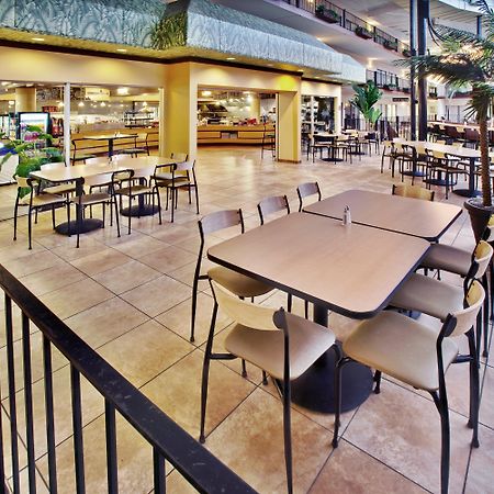 Holiday Inn Des Moines-Airport Conf Center By Ihg Exterior photo