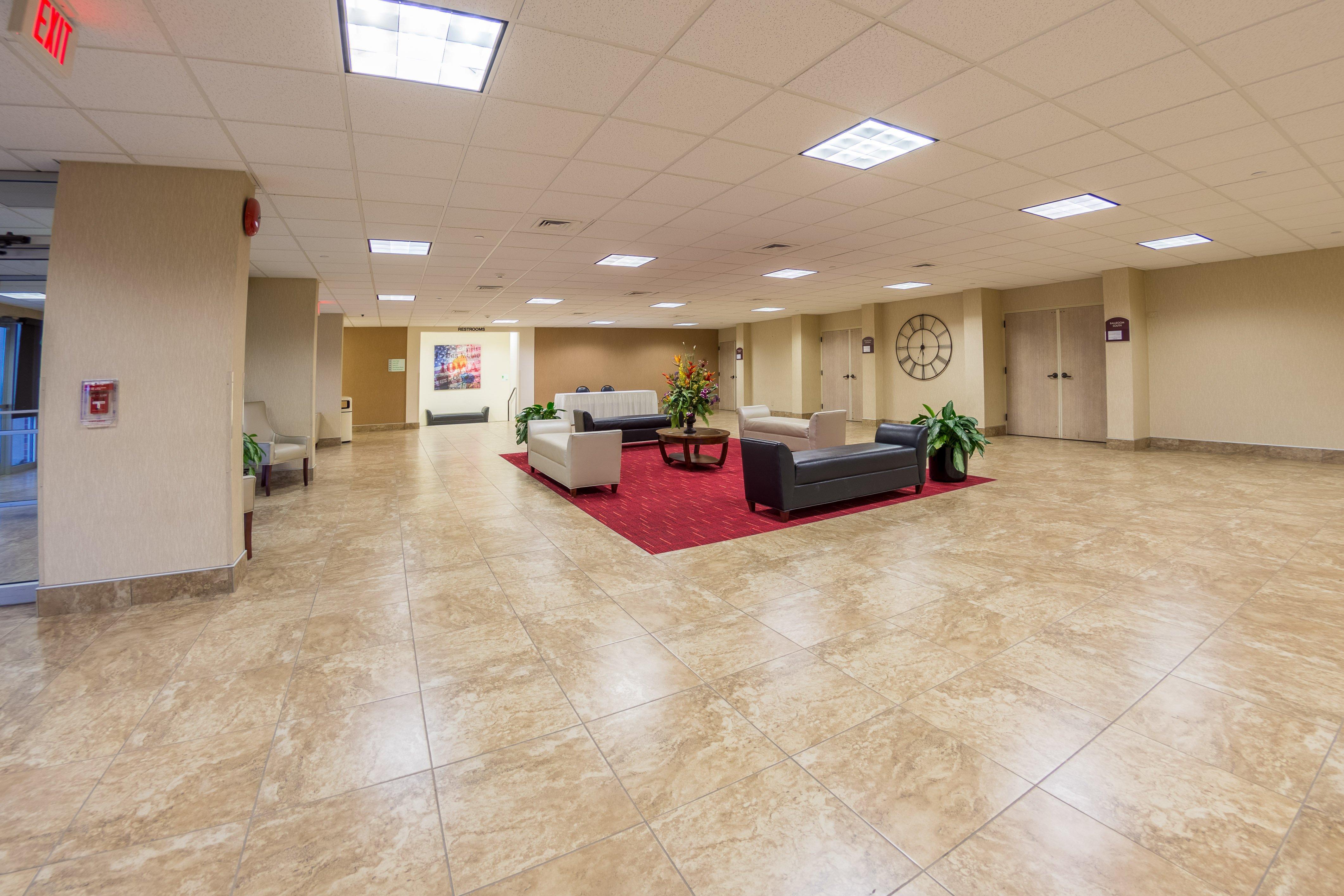 Holiday Inn Des Moines-Airport Conf Center By Ihg Exterior photo