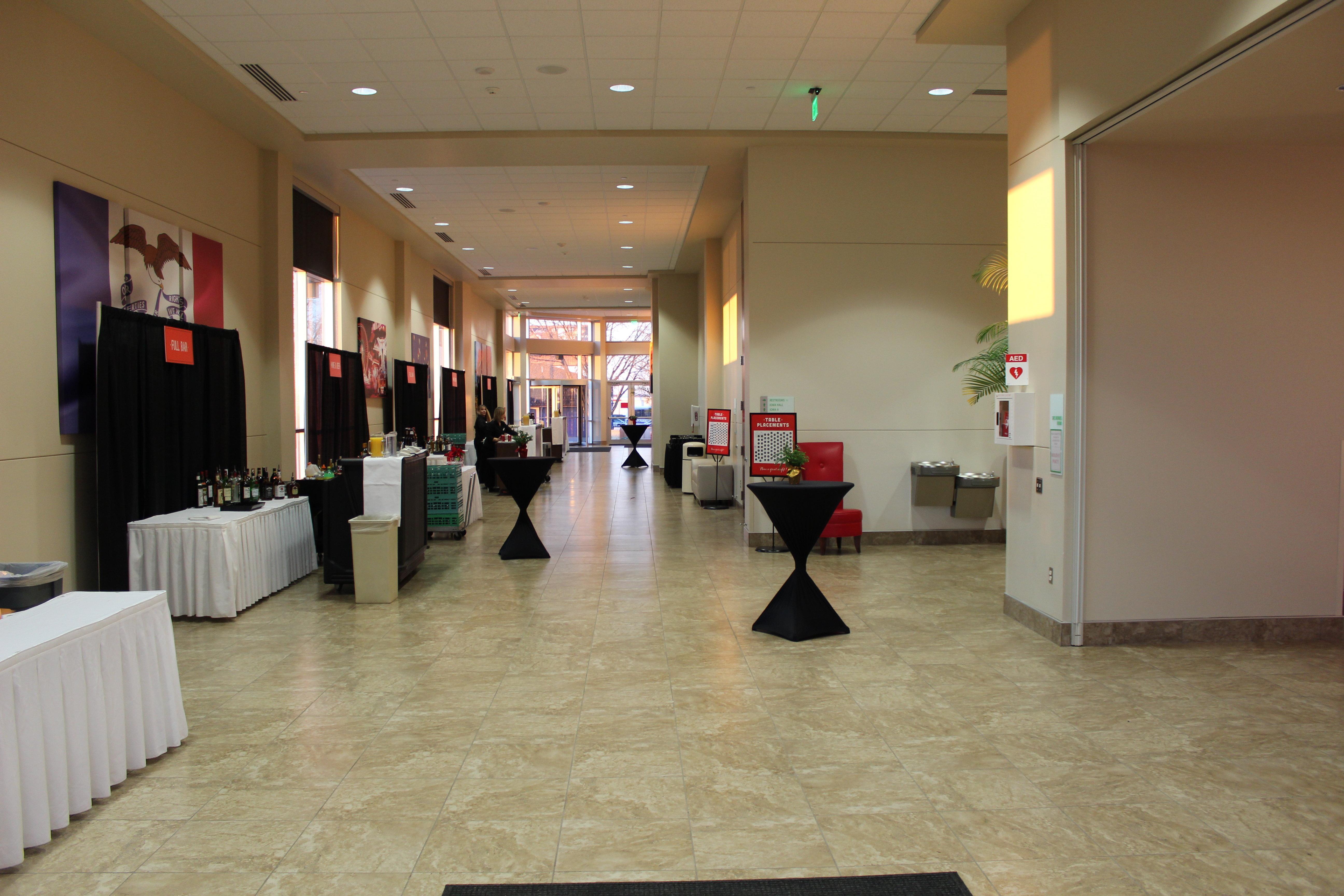 Holiday Inn Des Moines-Airport Conf Center By Ihg Exterior photo