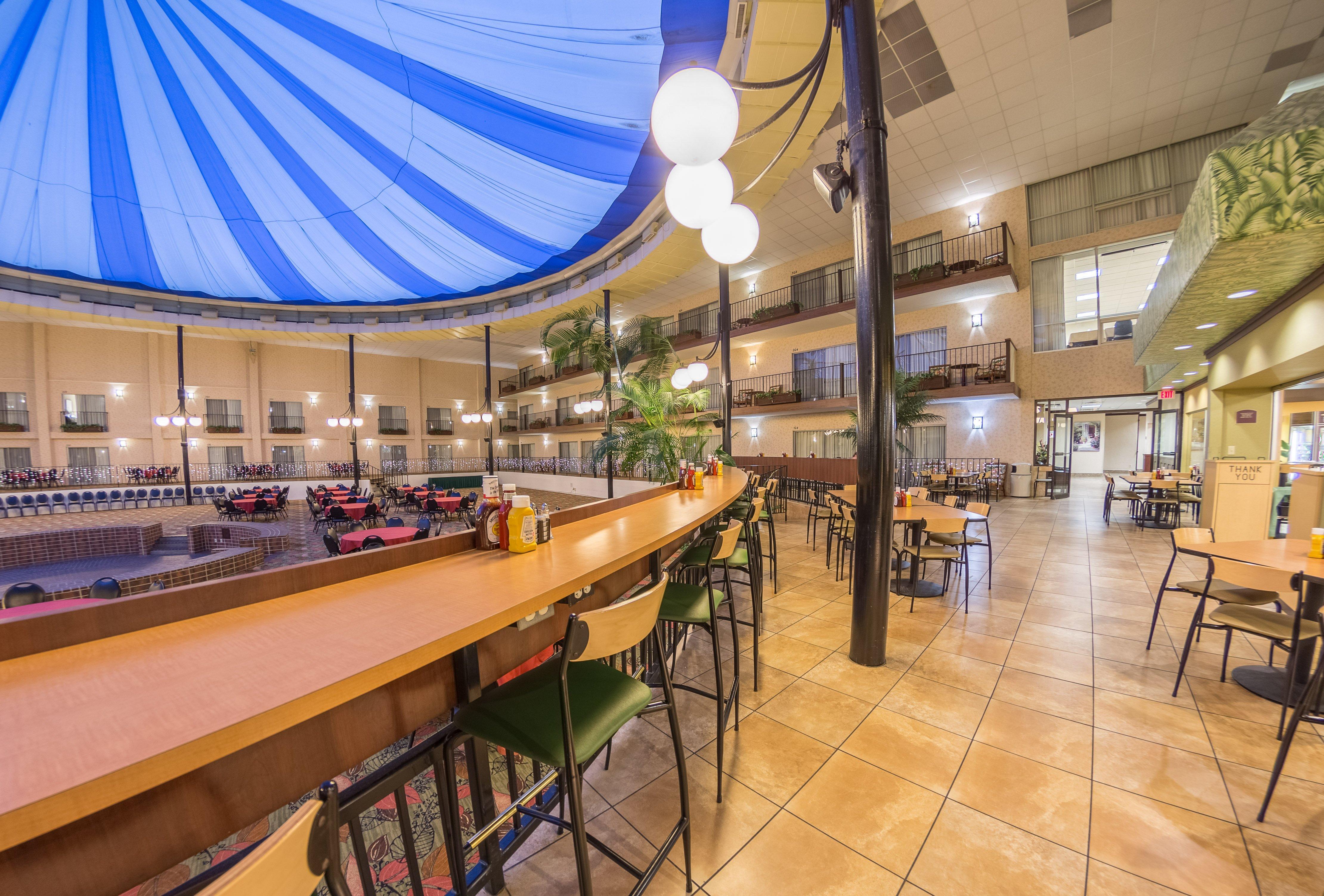 Holiday Inn Des Moines-Airport Conf Center By Ihg Exterior photo