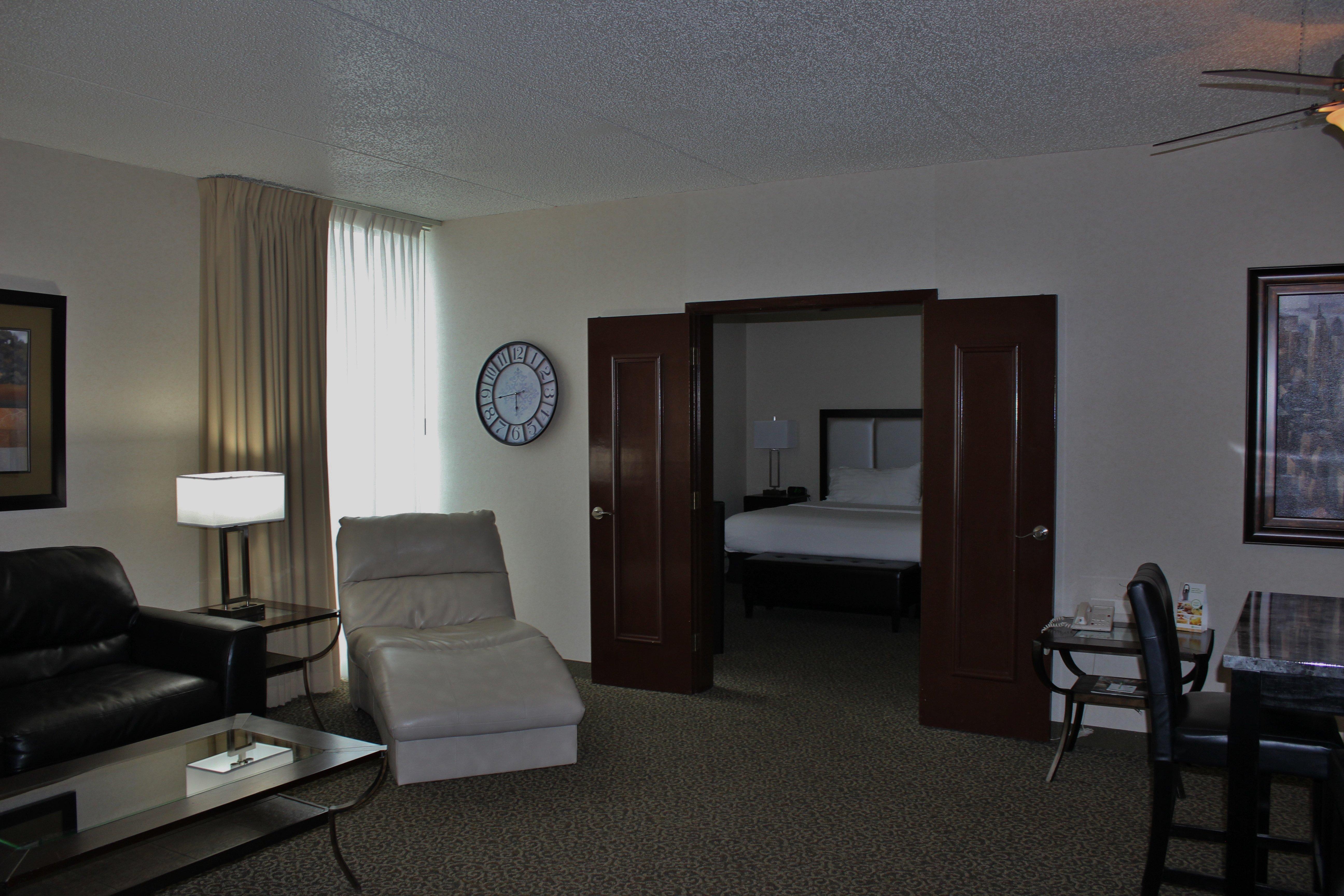 Holiday Inn Des Moines-Airport Conf Center By Ihg Exterior photo