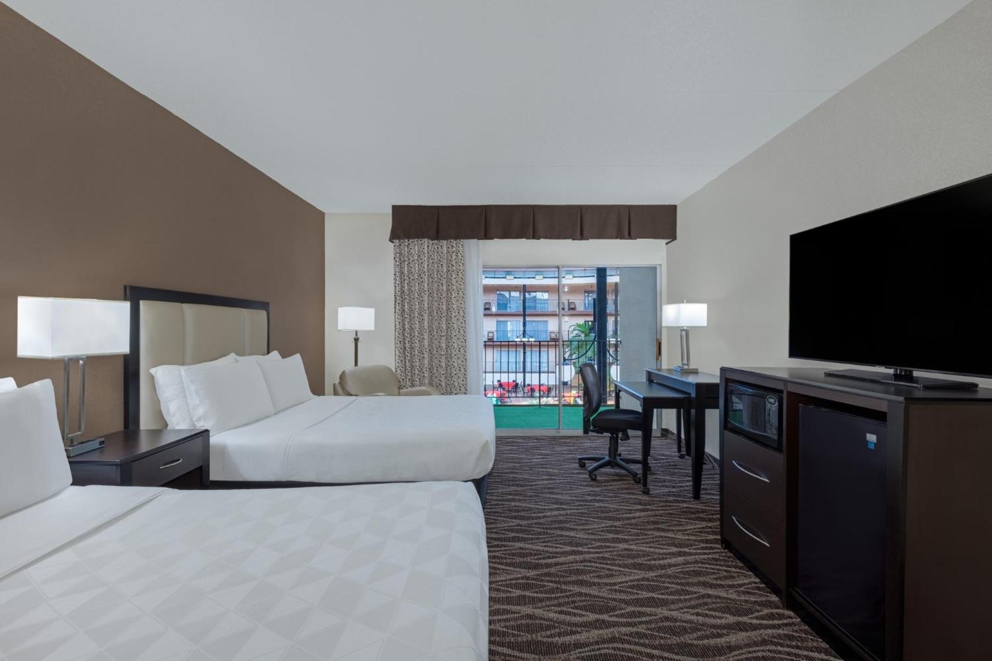 Holiday Inn Des Moines-Airport Conf Center By Ihg Exterior photo