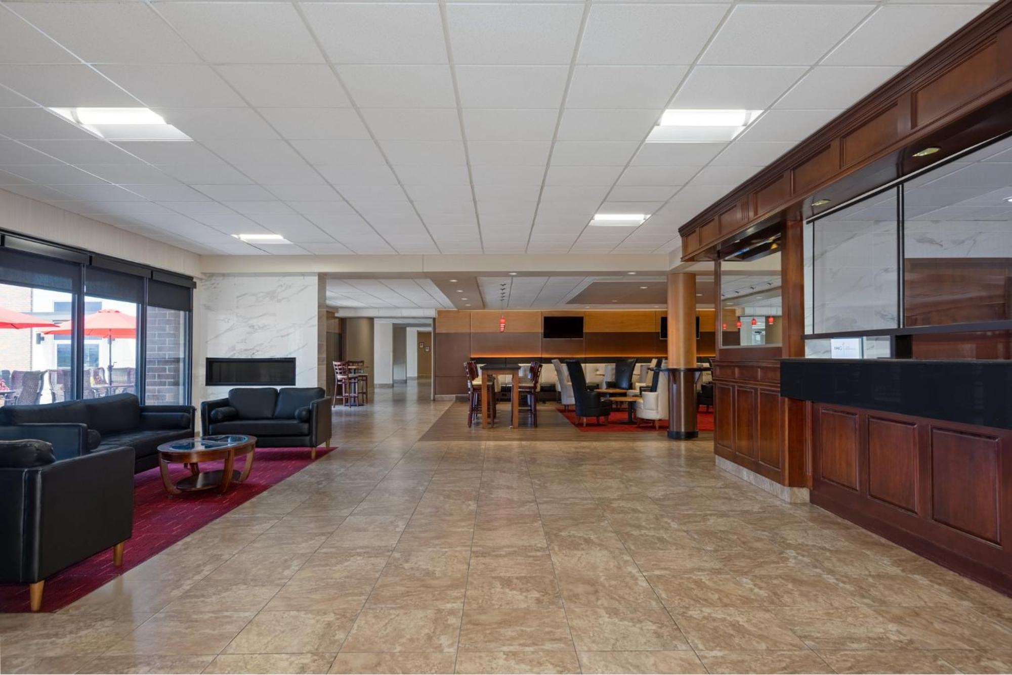 Holiday Inn Des Moines-Airport Conf Center By Ihg Exterior photo