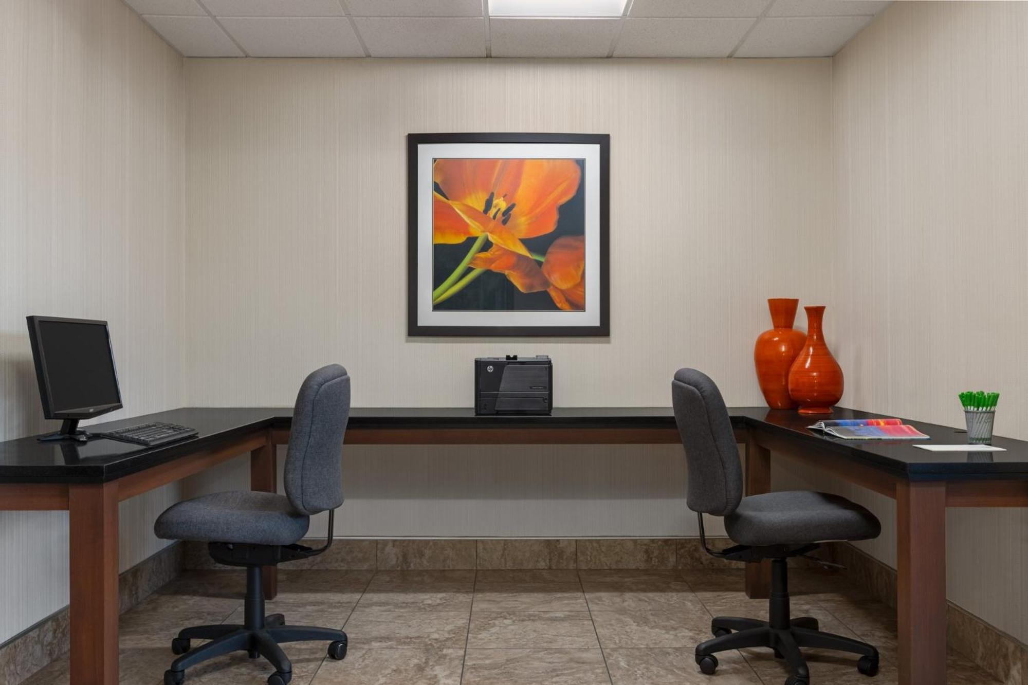 Holiday Inn Des Moines-Airport Conf Center By Ihg Exterior photo