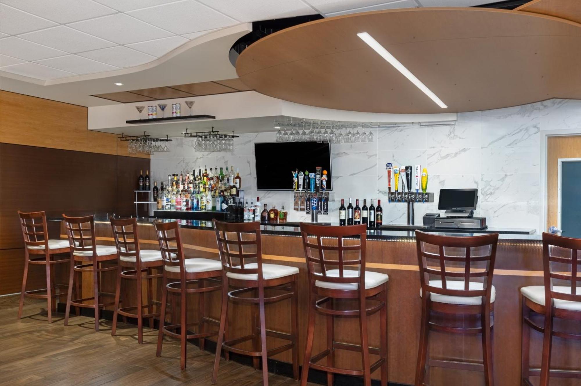 Holiday Inn Des Moines-Airport Conf Center By Ihg Exterior photo