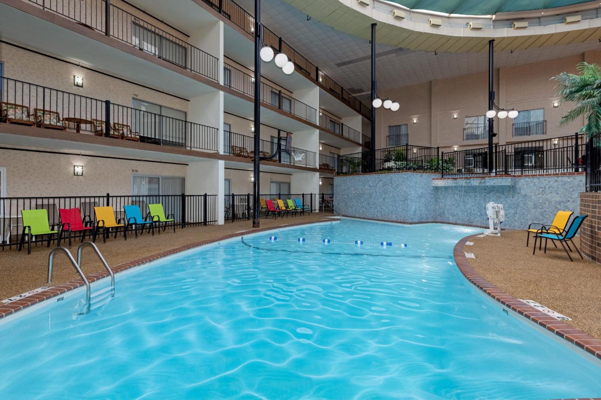 Holiday Inn Des Moines-Airport Conf Center By Ihg Exterior photo