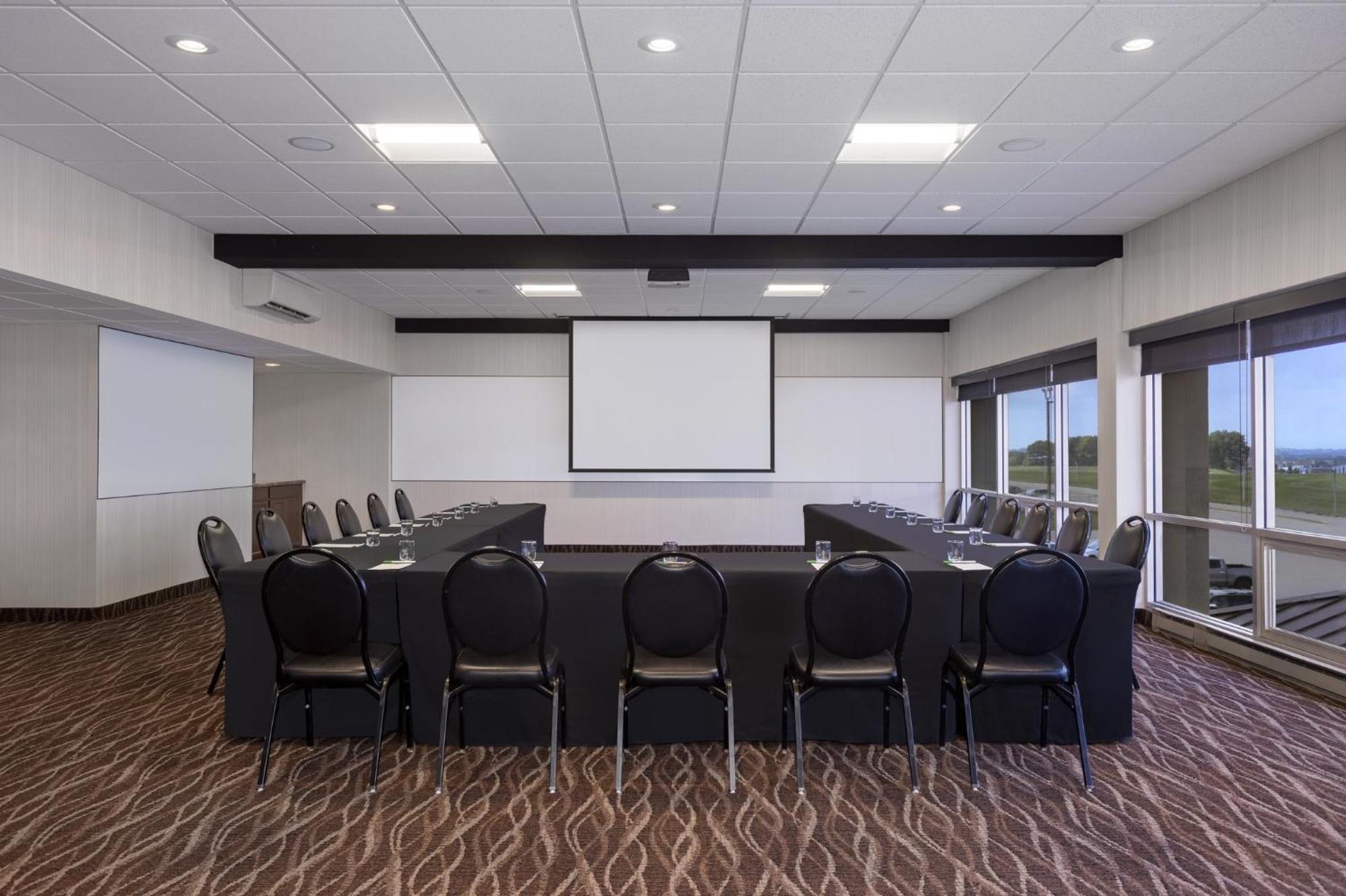 Holiday Inn Des Moines-Airport Conf Center By Ihg Exterior photo