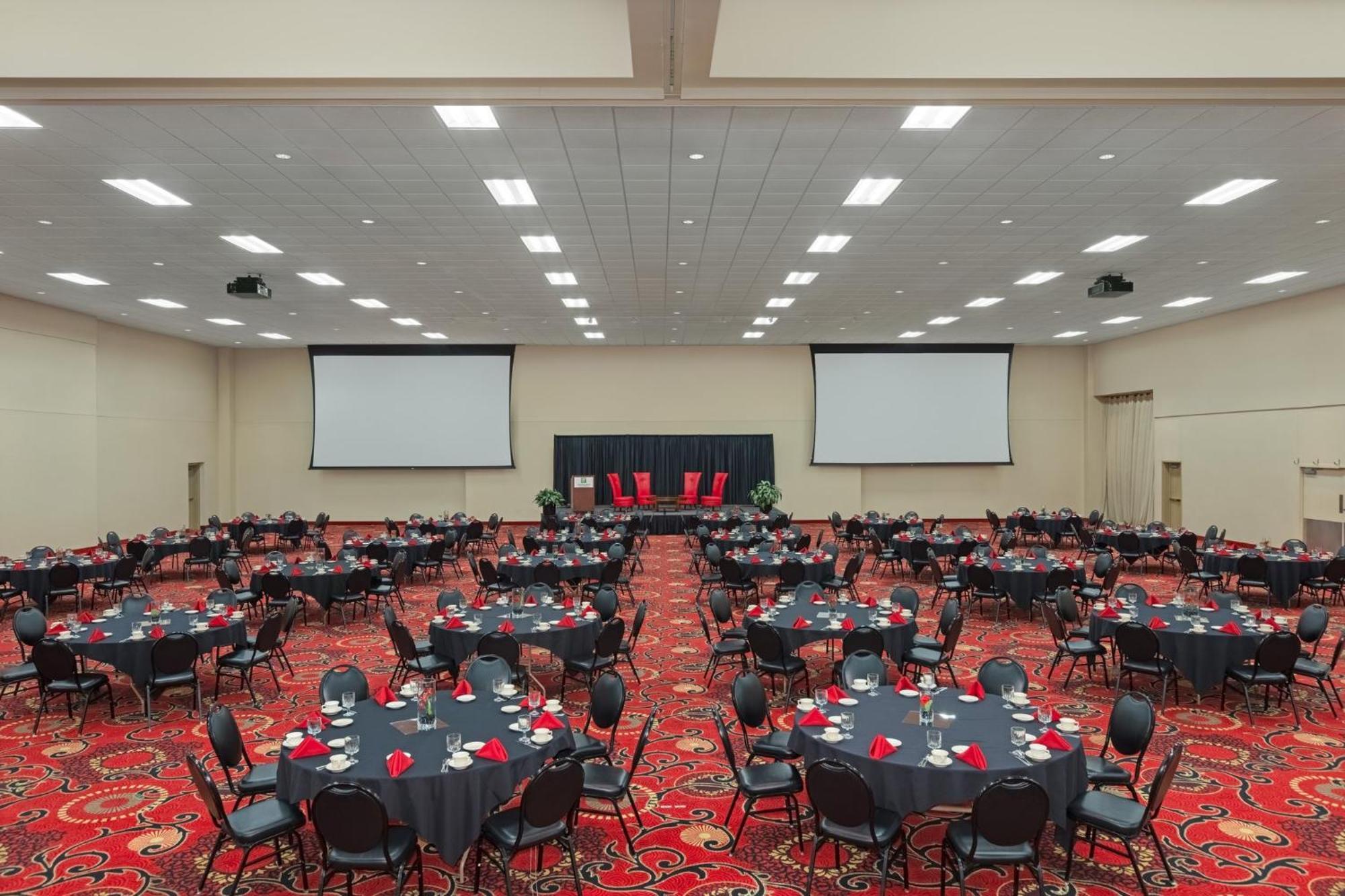 Holiday Inn Des Moines-Airport Conf Center By Ihg Exterior photo