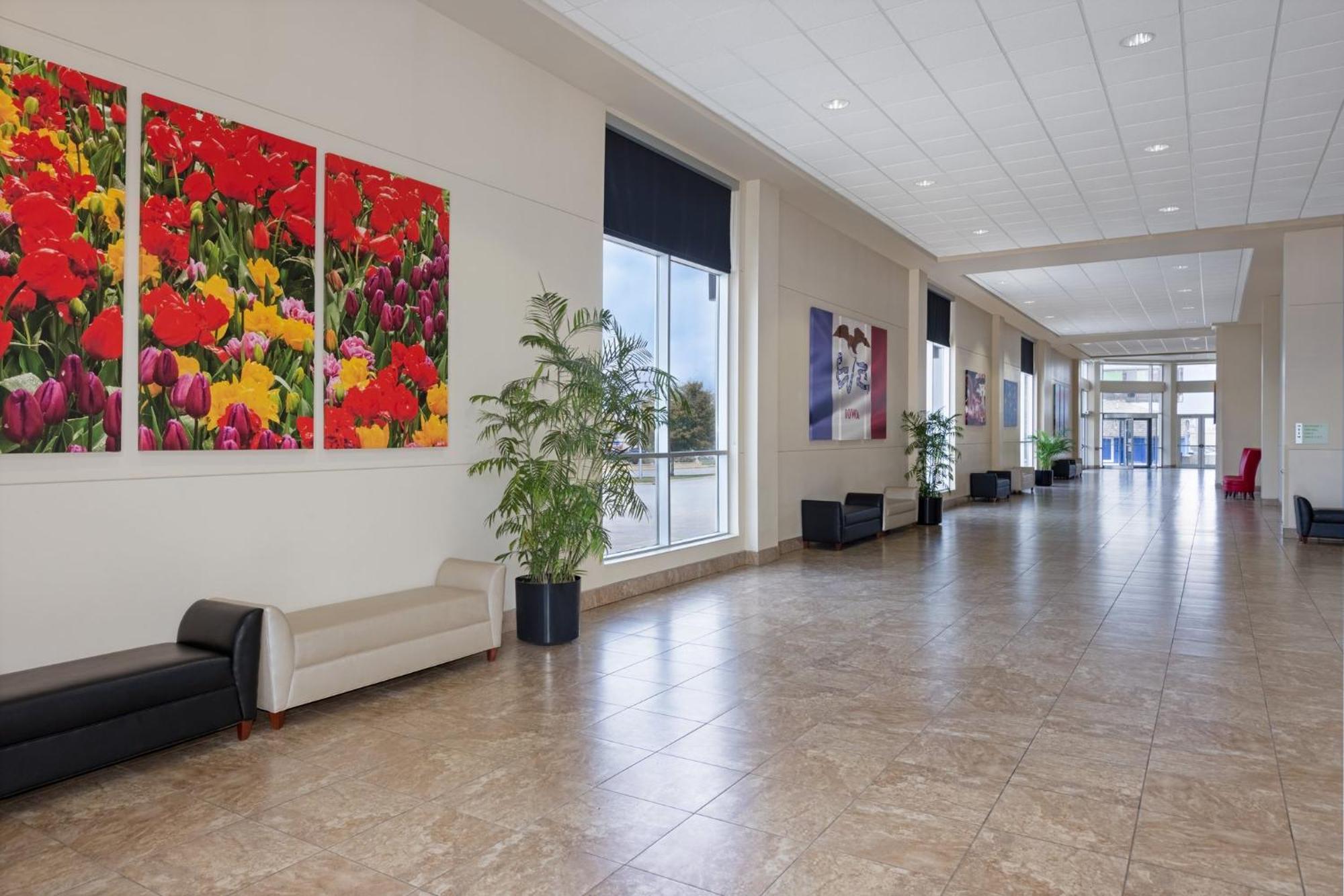 Holiday Inn Des Moines-Airport Conf Center By Ihg Exterior photo